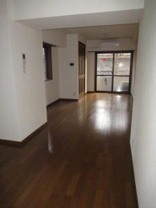 洋室（キッチンから）